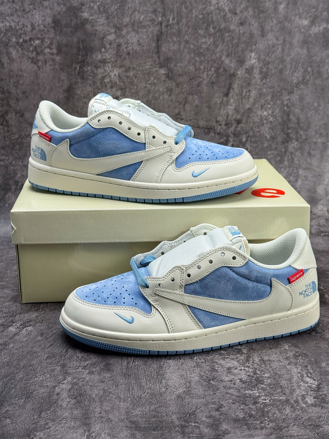 Travis Scott x Nike Air Jordan 1 Low x The North Face Air Jordan 1 Low 反转白蓝小勾倒钩 纯原版本 DM7866-124 Travis Scott x Nike Air Jordan 1 Low x The North Face Air Jordan 1 Low 反转白蓝小勾倒钩 纯原版本 DM7866-124