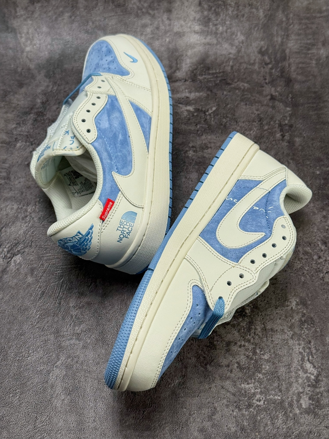 Travis Scott x Nike Air Jordan 1 Low x The North Face Air Jordan 1 Low 反转白蓝小勾倒钩 纯原版本 DM7866-124 Travis Scott x Nike Air Jordan 1 Low x The North Face Air Jordan 1 Low 反转白蓝小勾倒钩 纯原版本 DM7866-124