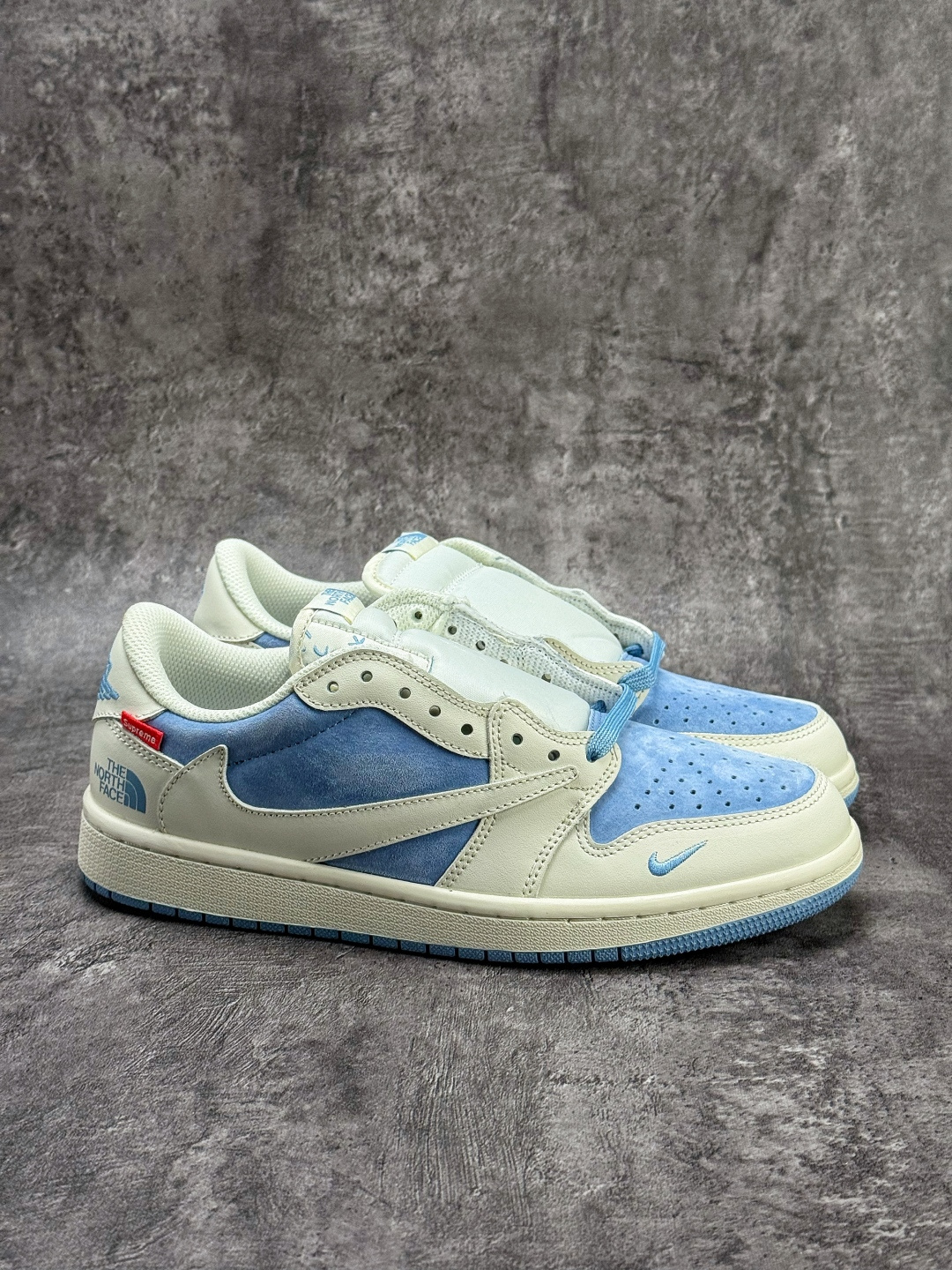 Travis Scott x Nike Air Jordan 1 Low x The North Face Air Jordan 1 Low 反转白蓝小勾倒钩 纯原版本 DM7866-124 Travis Scott x Nike Air Jordan 1 Low x The North Face Air Jordan 1 Low 反转白蓝小勾倒钩 纯原版本 DM7866-124