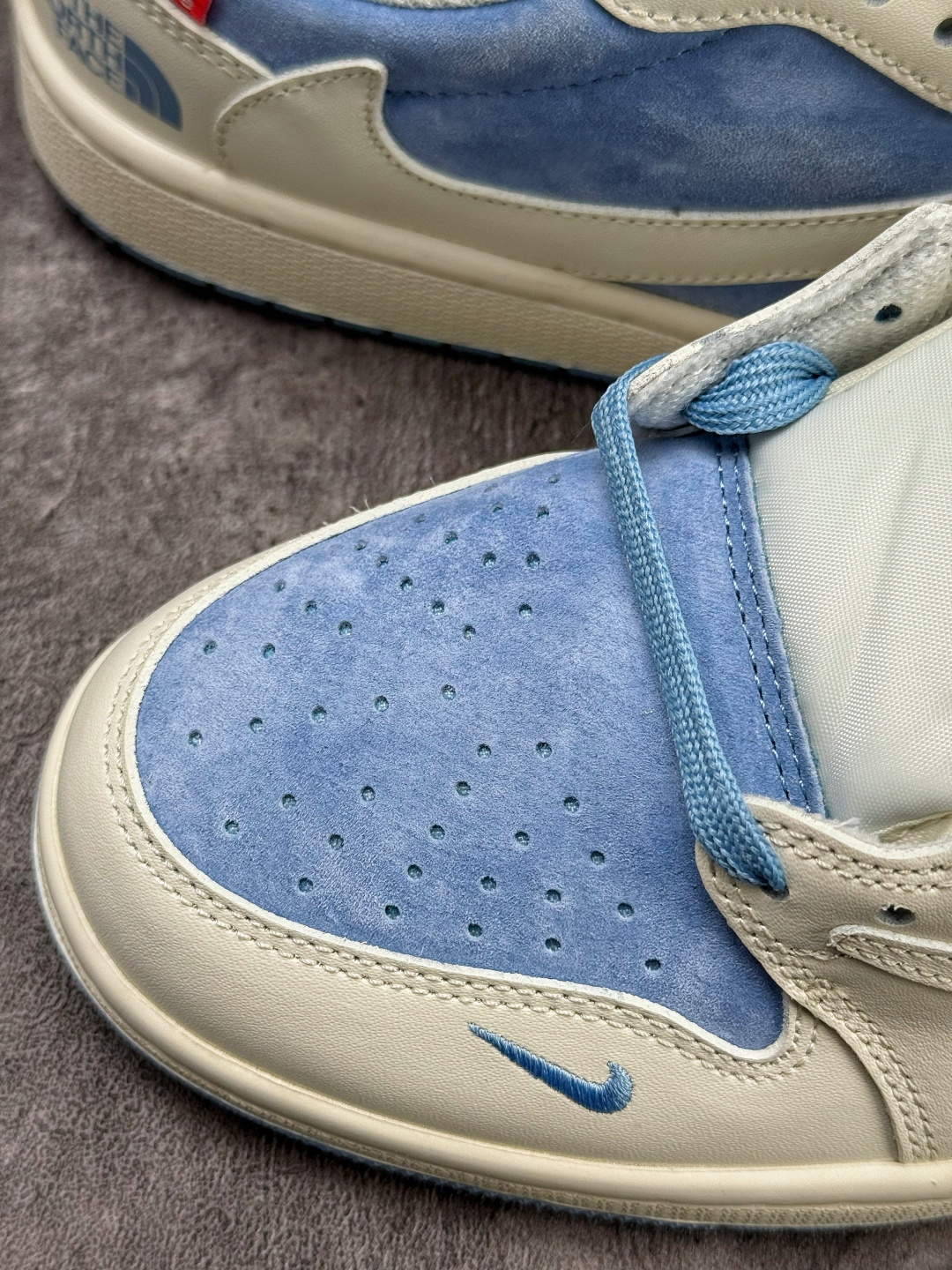 Travis Scott x Nike Air Jordan 1 Low x The North Face Air Jordan 1 Low 反转白蓝小勾倒钩 纯原版本 DM7866-124 Travis Scott x Nike Air Jordan 1 Low x The North Face Air Jordan 1 Low 反转白蓝小勾倒钩 纯原版本 DM7866-124