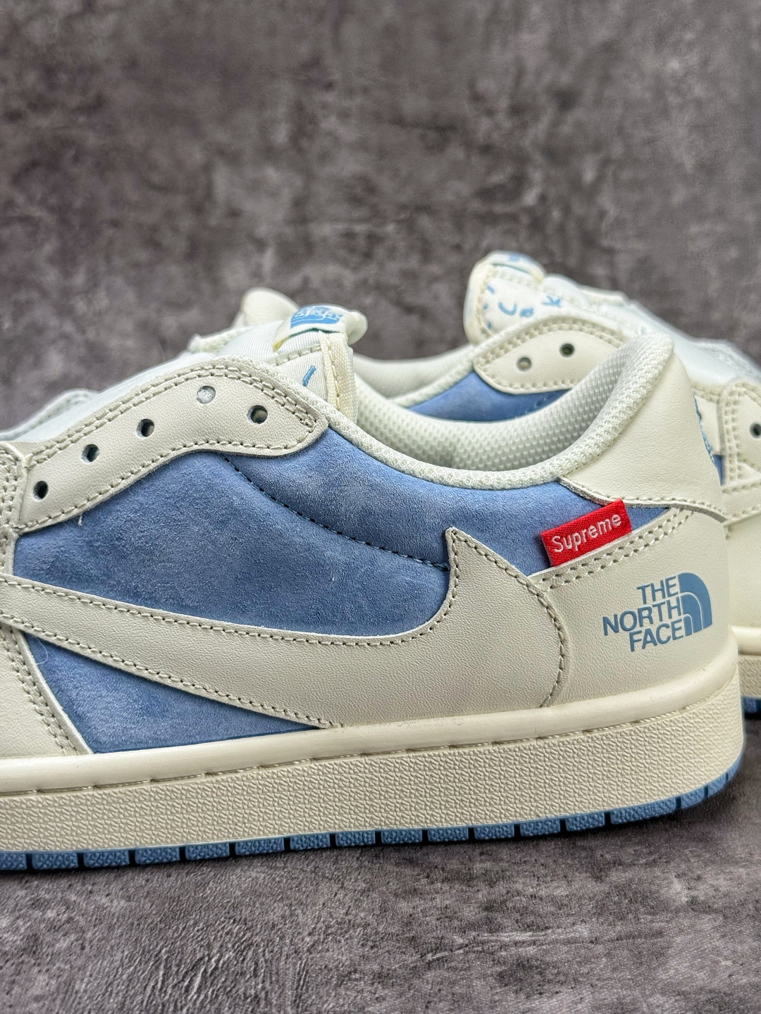 Travis Scott x Nike Air Jordan 1 Low x The North Face Air Jordan 1 Low 反转白蓝小勾倒钩 纯原版本 DM7866-124 Travis Scott x Nike Air Jordan 1 Low x The North Face Air Jordan 1 Low 反转白蓝小勾倒钩 纯原版本 DM7866-124