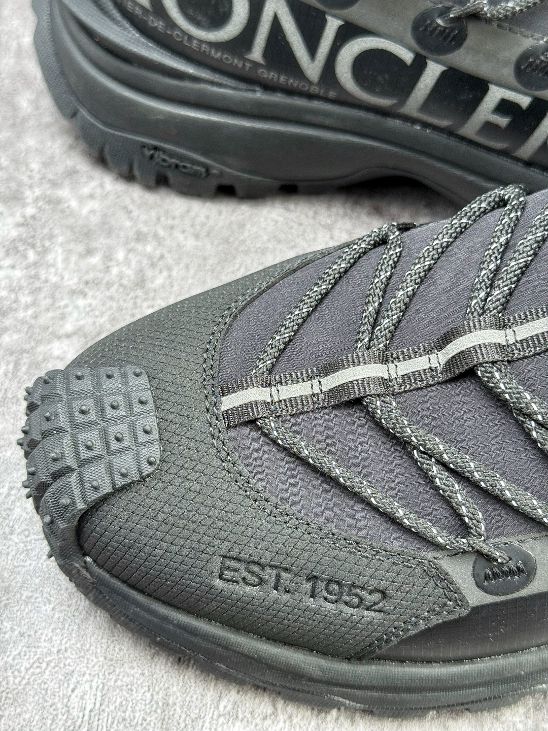 270 moner trailgrip gore-tex 越野旅行系列低帮厚底轻量户外登山运动鞋 黑灰 4M00090 M3457999