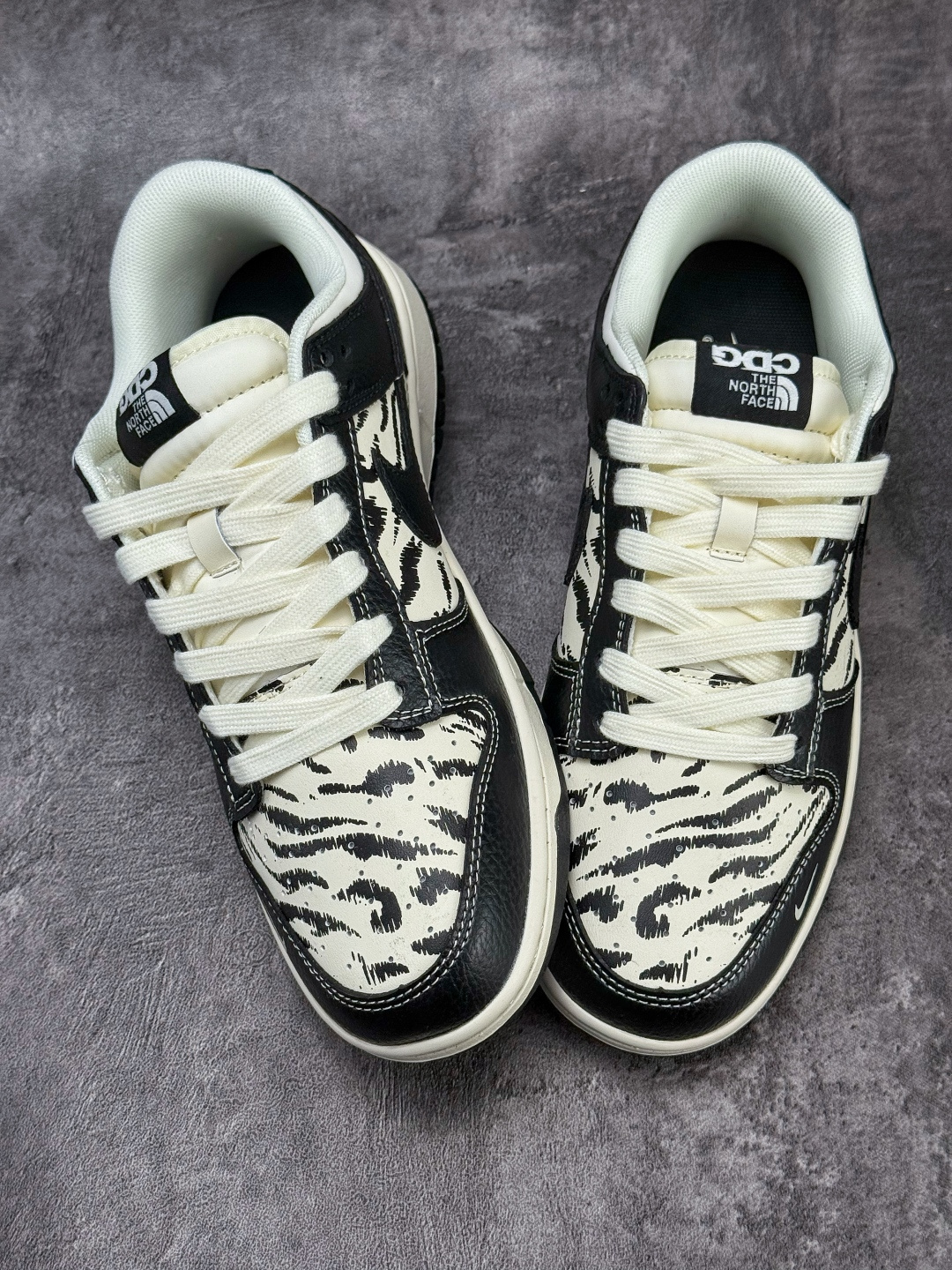 Nike SB Dunk Low x The North Face 黑白小勾 QW5836-028