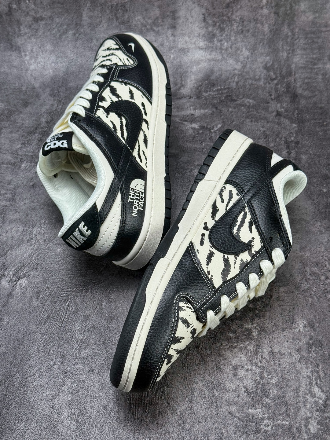 Nike SB Dunk Low x The North Face 黑白小勾 QW5836-028