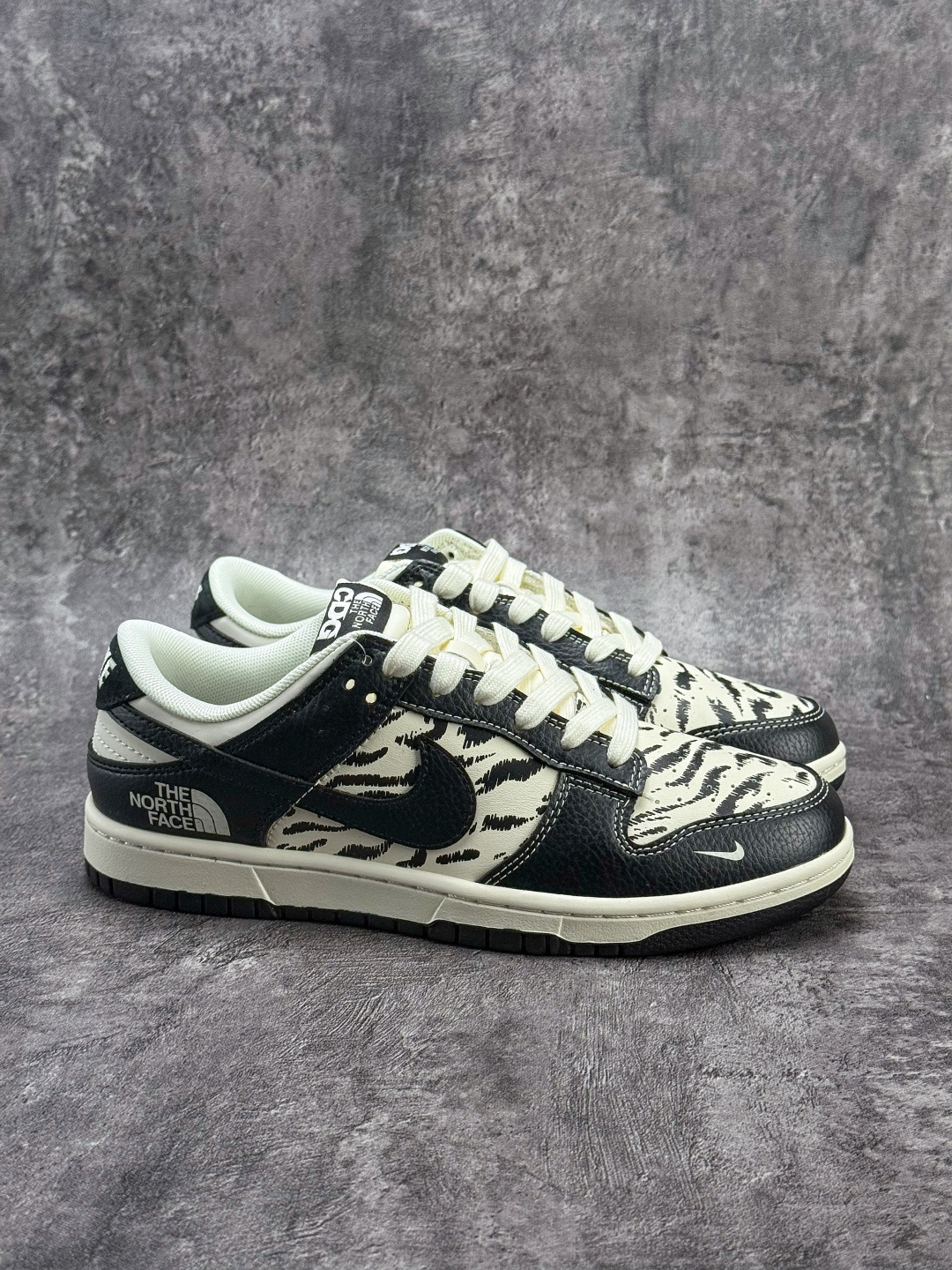 Nike SB Dunk Low x The North Face 黑白小勾 QW5836-028