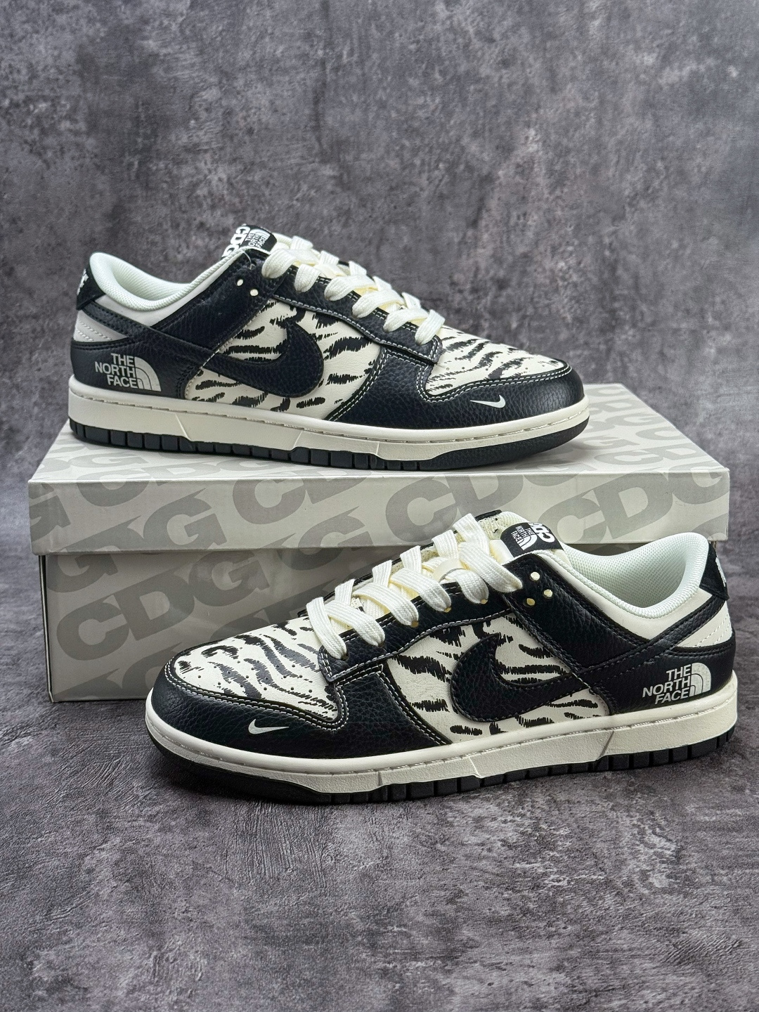 Nike SB Dunk Low x The North Face 黑白小勾 QW5836-028