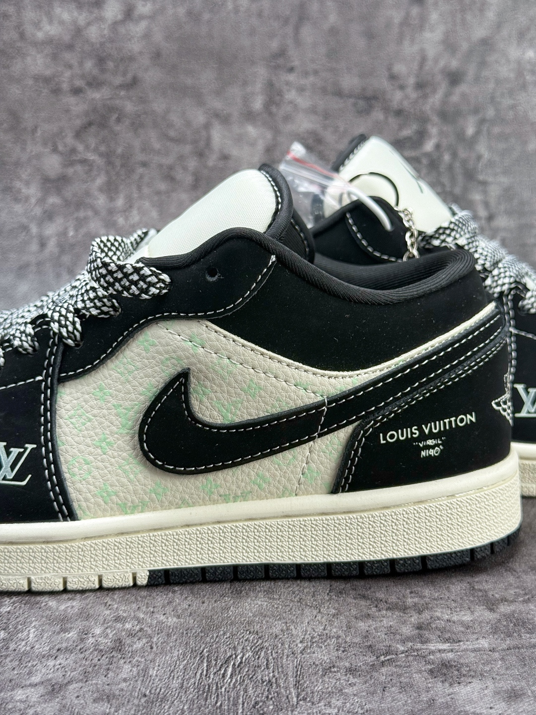 Nike Jordan Air Jordan 1 x Louis Vuitton 黑白小勾满天星 QL1988-002