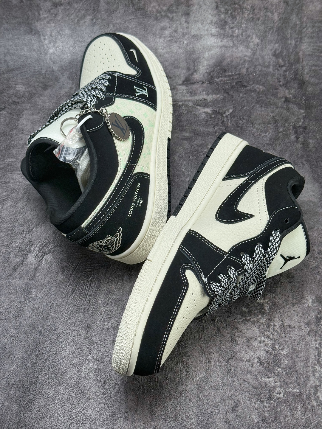Nike Jordan Air Jordan 1 x Louis Vuitton 黑白小勾满天星 QL1988-002