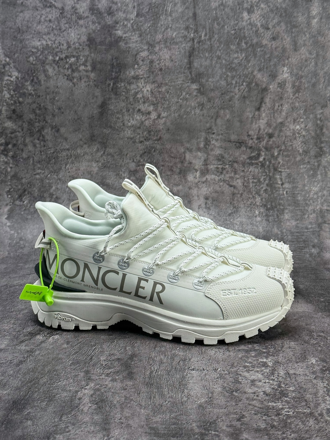 270 moner trailgrip gore-tex 越野旅行系列低帮厚底轻量户外登山运动鞋 白黑 4M00130 M3157001