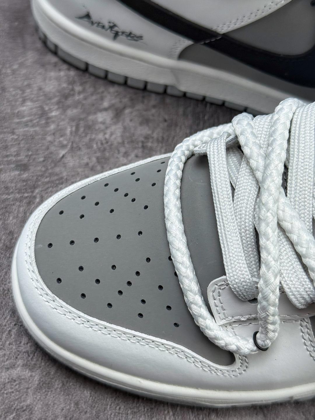 NIKE SB Dunk Low 白灰黑 WG0510-061