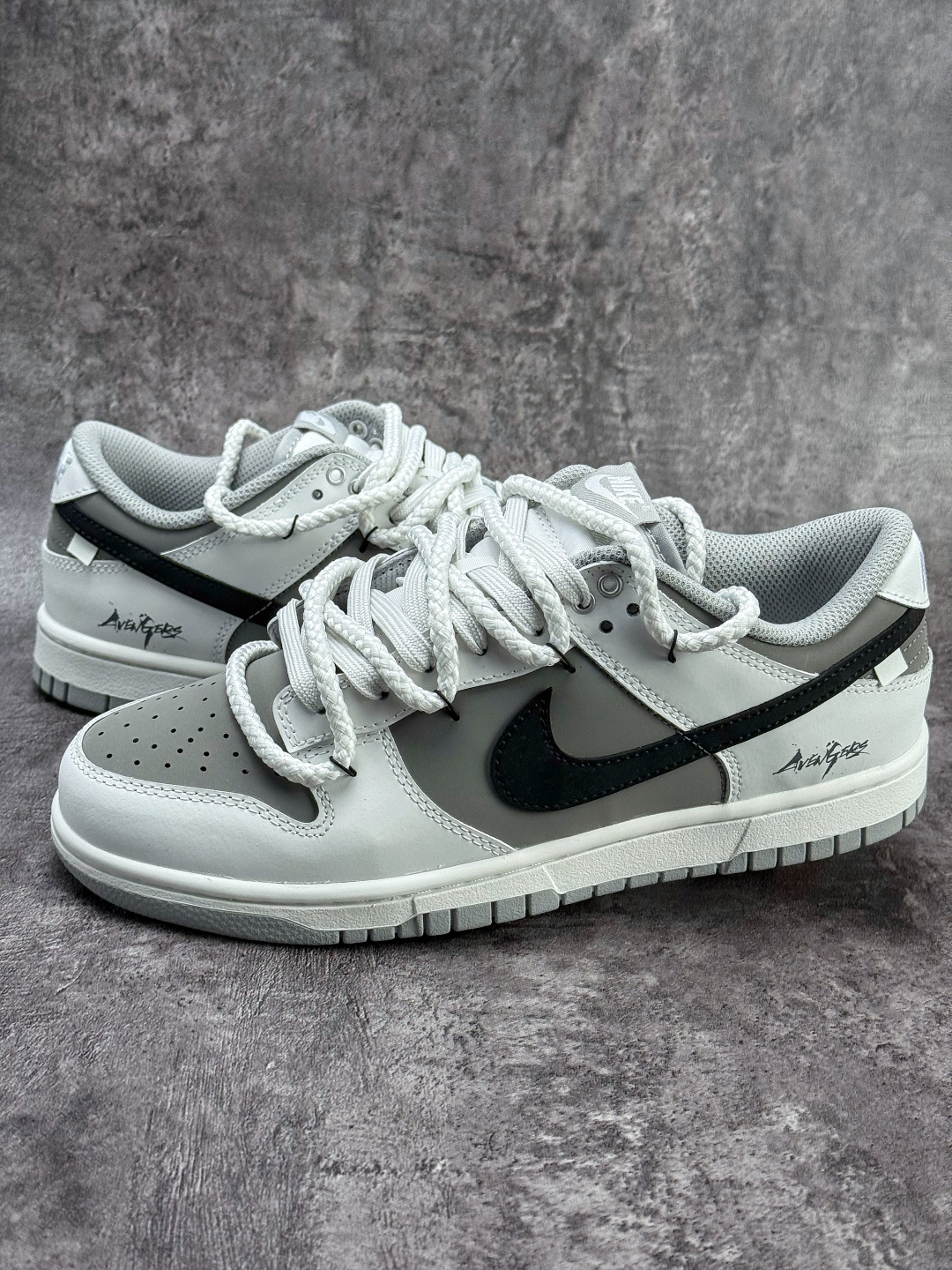 NIKE SB Dunk Low 白灰黑 WG0510-061