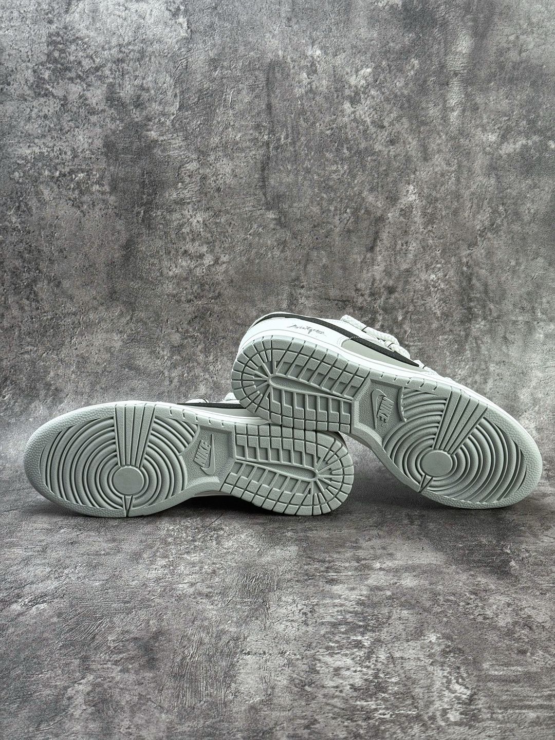 NIKE SB Dunk Low 白灰黑 WG0510-061