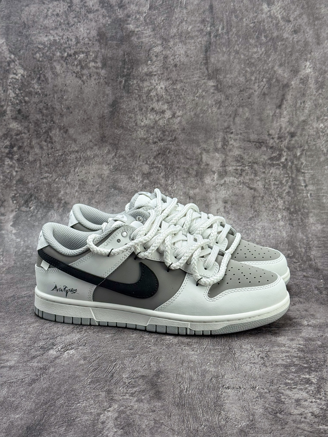 NIKE SB Dunk Low 白灰黑 WG0510-061