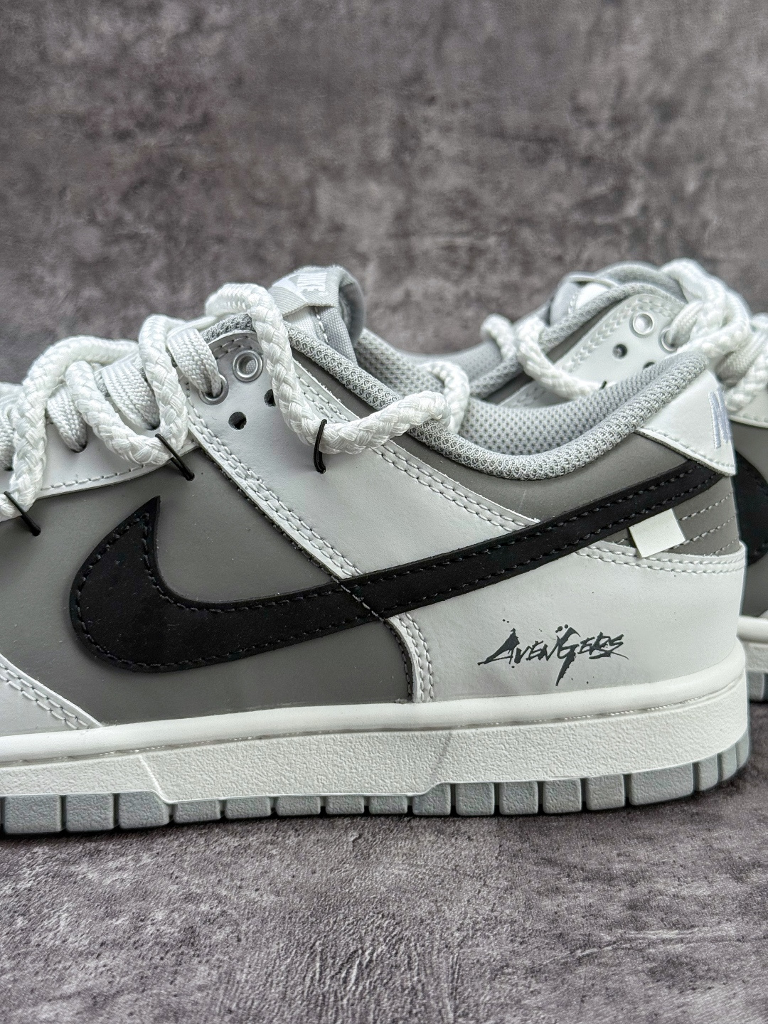 NIKE SB Dunk Low 白灰黑 WG0510-061