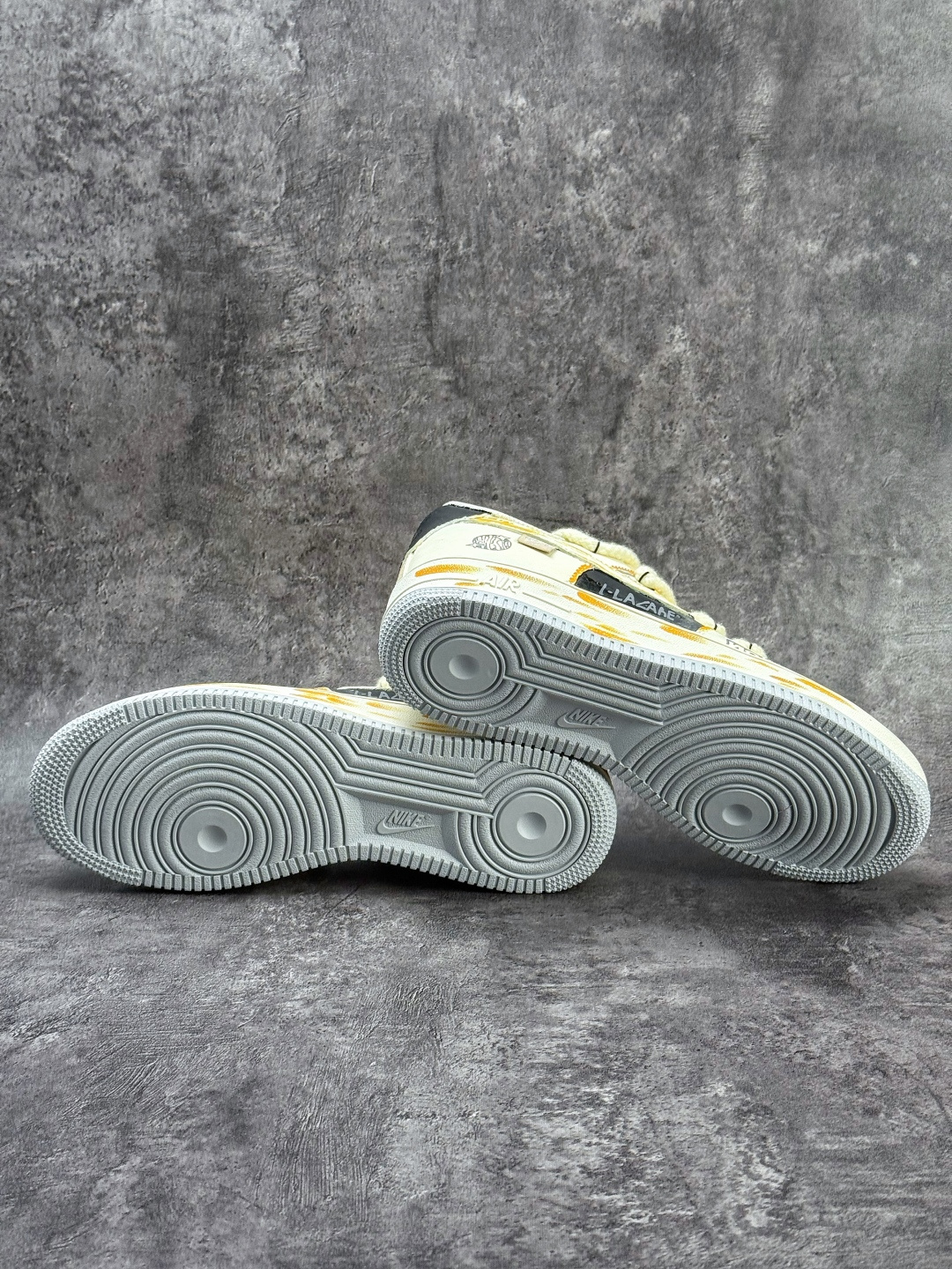 Nike Air Force 1 Low 07 皮卡皮 美式涂鸦 白黑黄 DB3301-101 Nike Air Force 1 Low 07 皮卡皮 美式涂鸦 白黑黄 DB3301-101