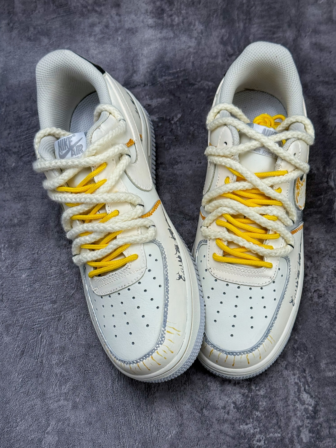 Nike Air Force 1 Low 07 皮卡皮 美式涂鸦 白黑黄 DB3301-101 Nike Air Force 1 Low 07 皮卡皮 美式涂鸦 白黑黄 DB3301-101