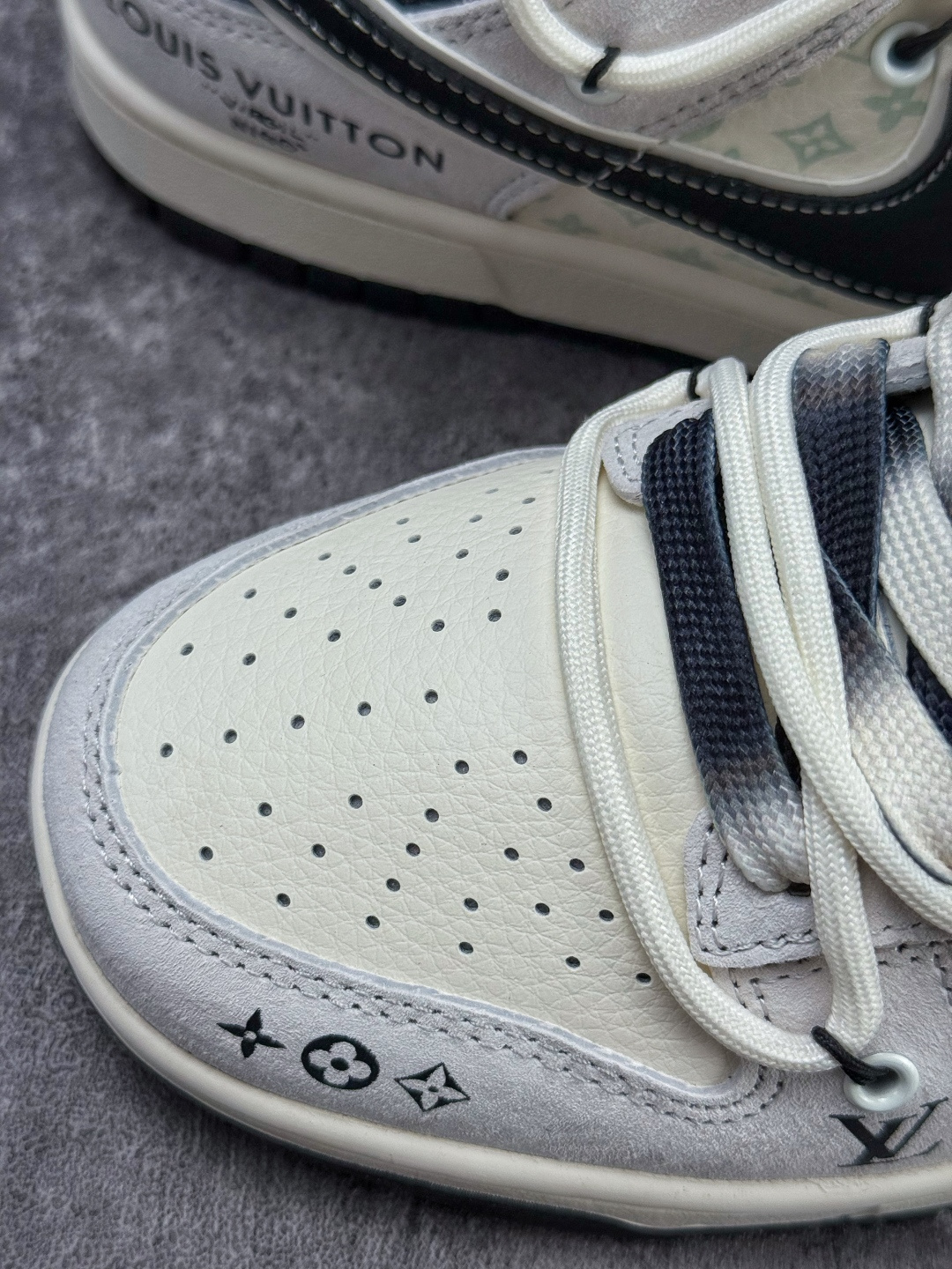 Nike SB Dunk Low x Louis Vuitton 灰白 CX5050-Y53