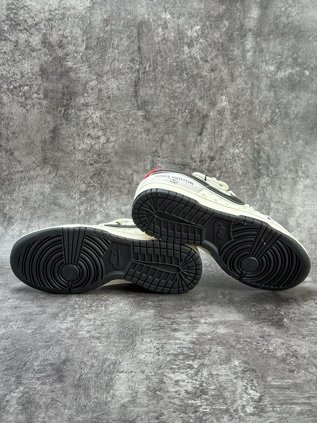 Nike SB Dunk Low x Louis Vuitton 灰白 CX5050-Y53