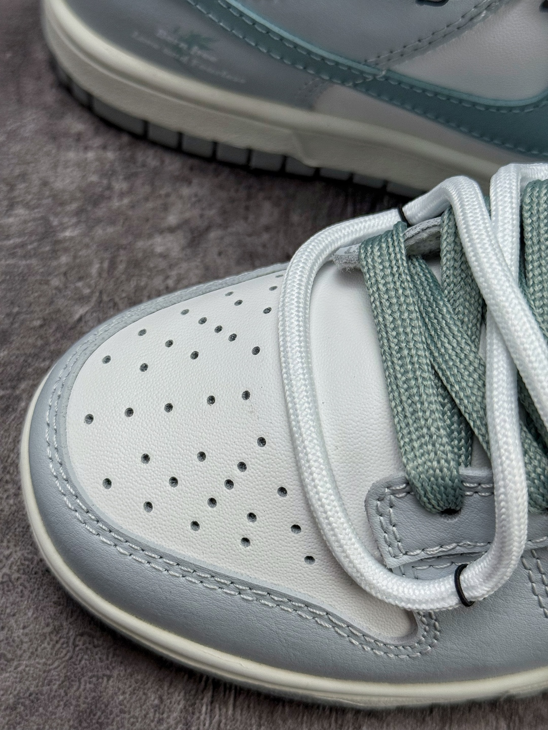 Nike SB Dunk Low 灰白绑带 GG0508-037