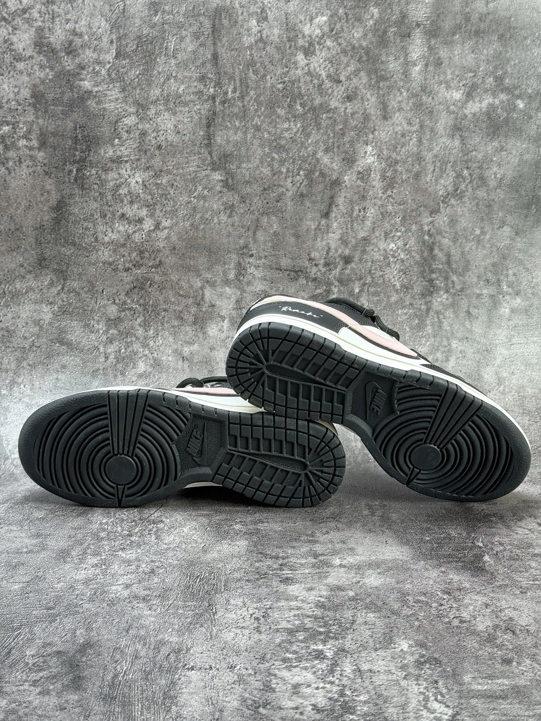 Nike SB Dunk Low 黑白粉 BP0510-050
