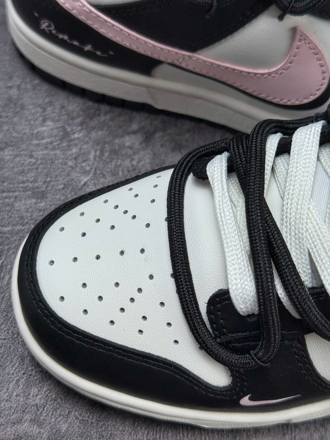 Nike SB Dunk Low 黑白粉 BP0510-050