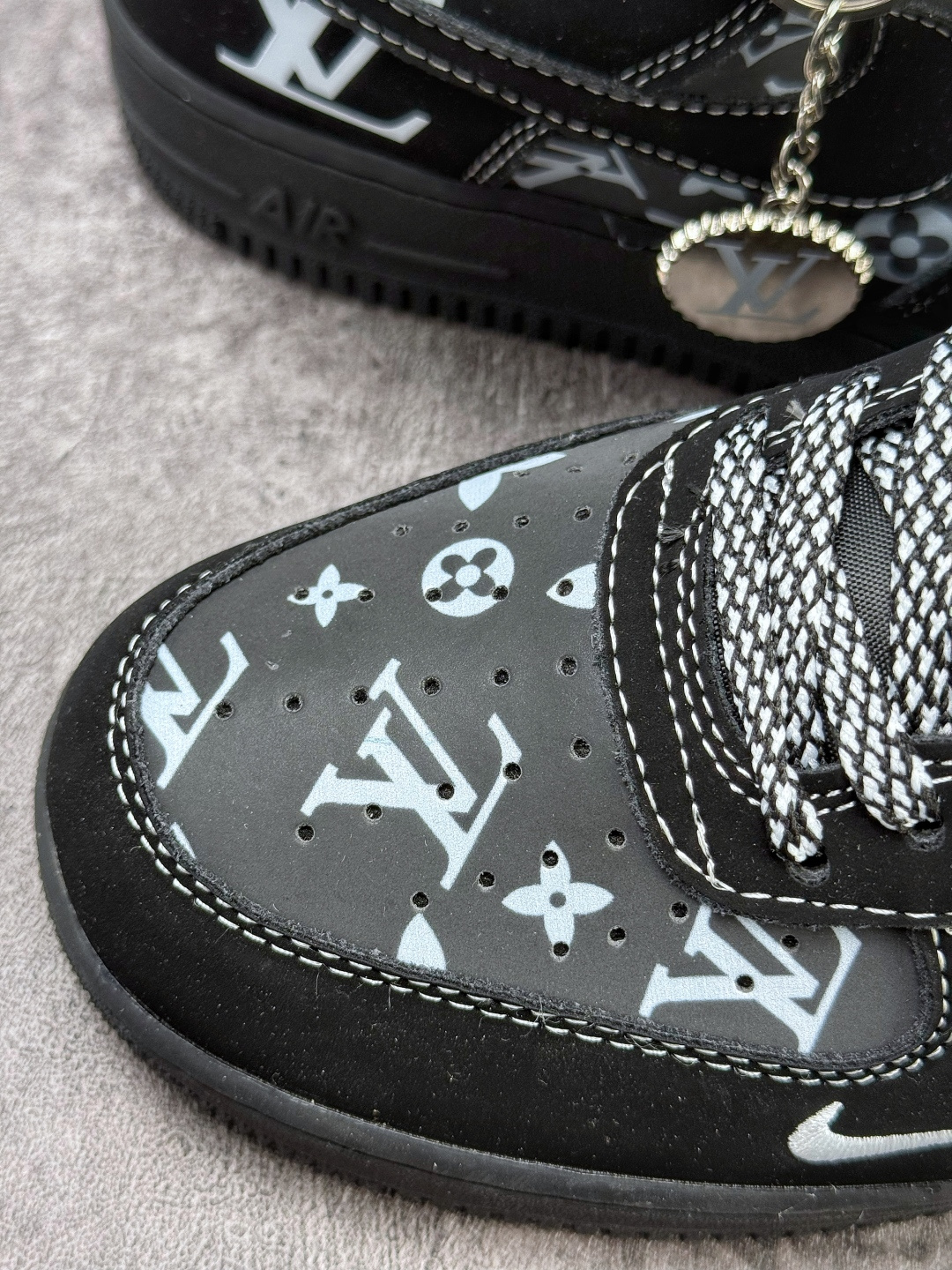 Nike Air Force 1 Low 07 x Louis Vuitton 黑灰小勾满天星 XL1979-126