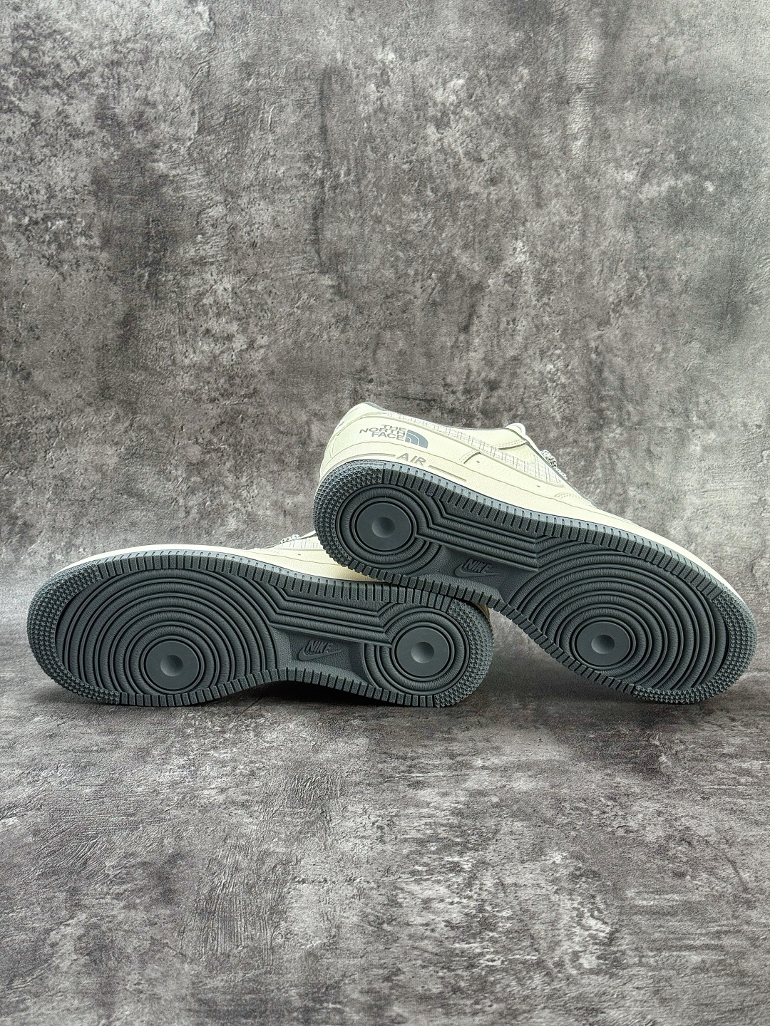 Nike Air Force 1 Low 07 x The North Face 白灰小勾满天星 JP8028-058