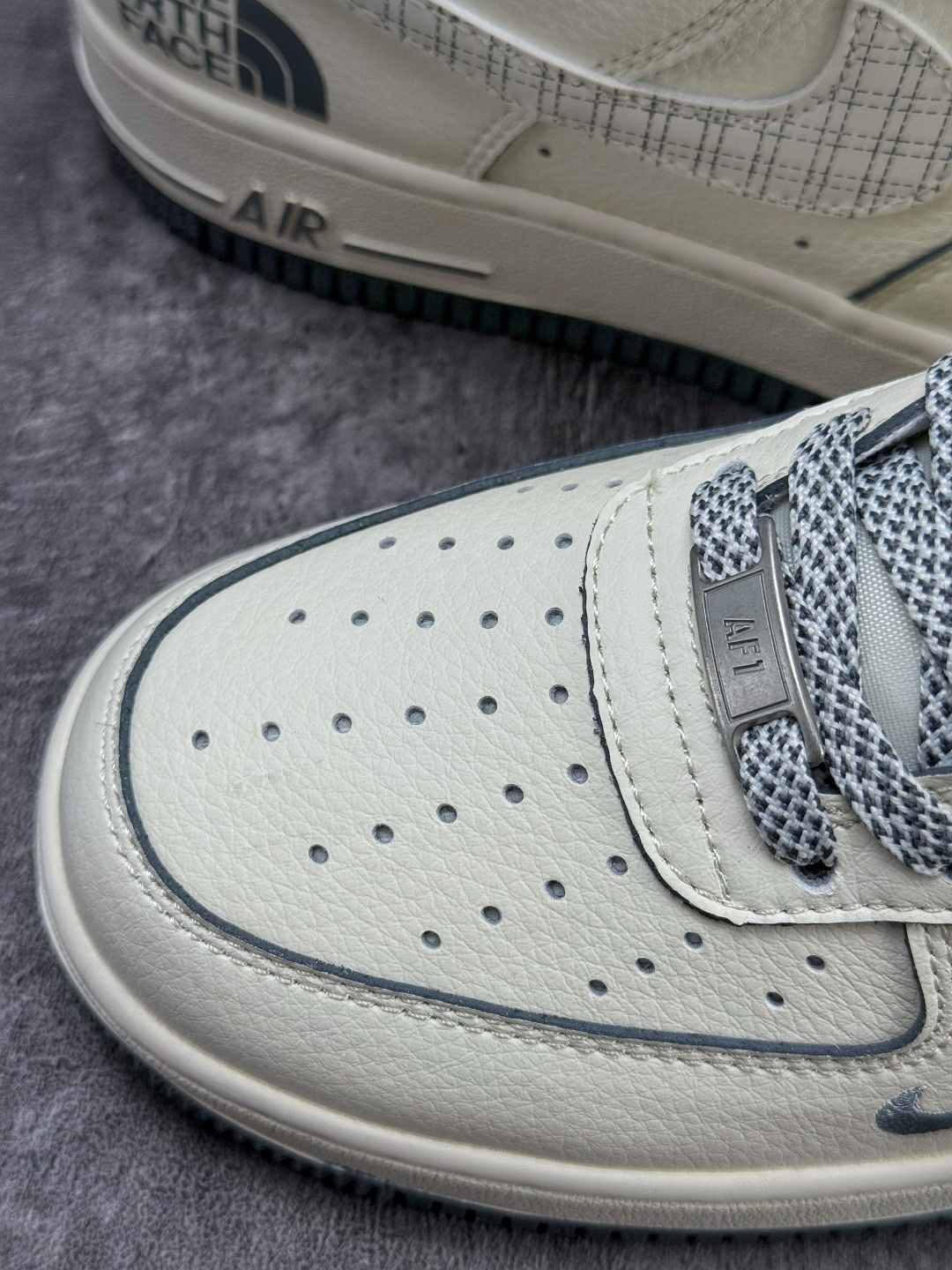 Nike Air Force 1 Low 07 x The North Face 白灰小勾满天星 JP8028-058