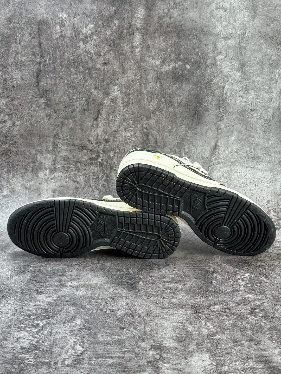 Nike SB Dunk Low 小雏菊 黑白小勾 XD1588-245