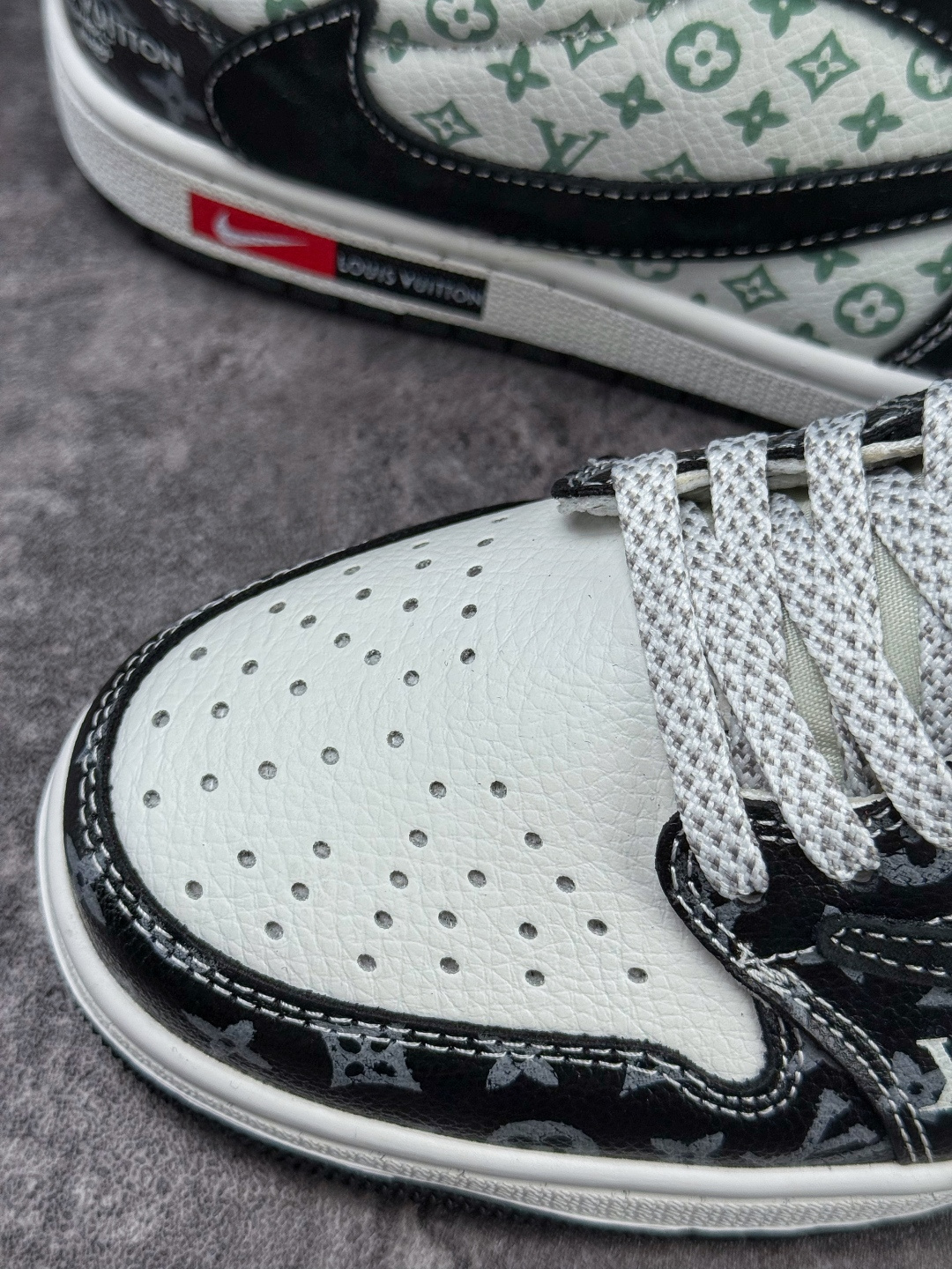 Travis Scott x Nike Air Jordan 1 Low x Louis Vuitton Air Jordan 1 Low 反转黑白满天星倒钩 纯原版本 DZ5899-036