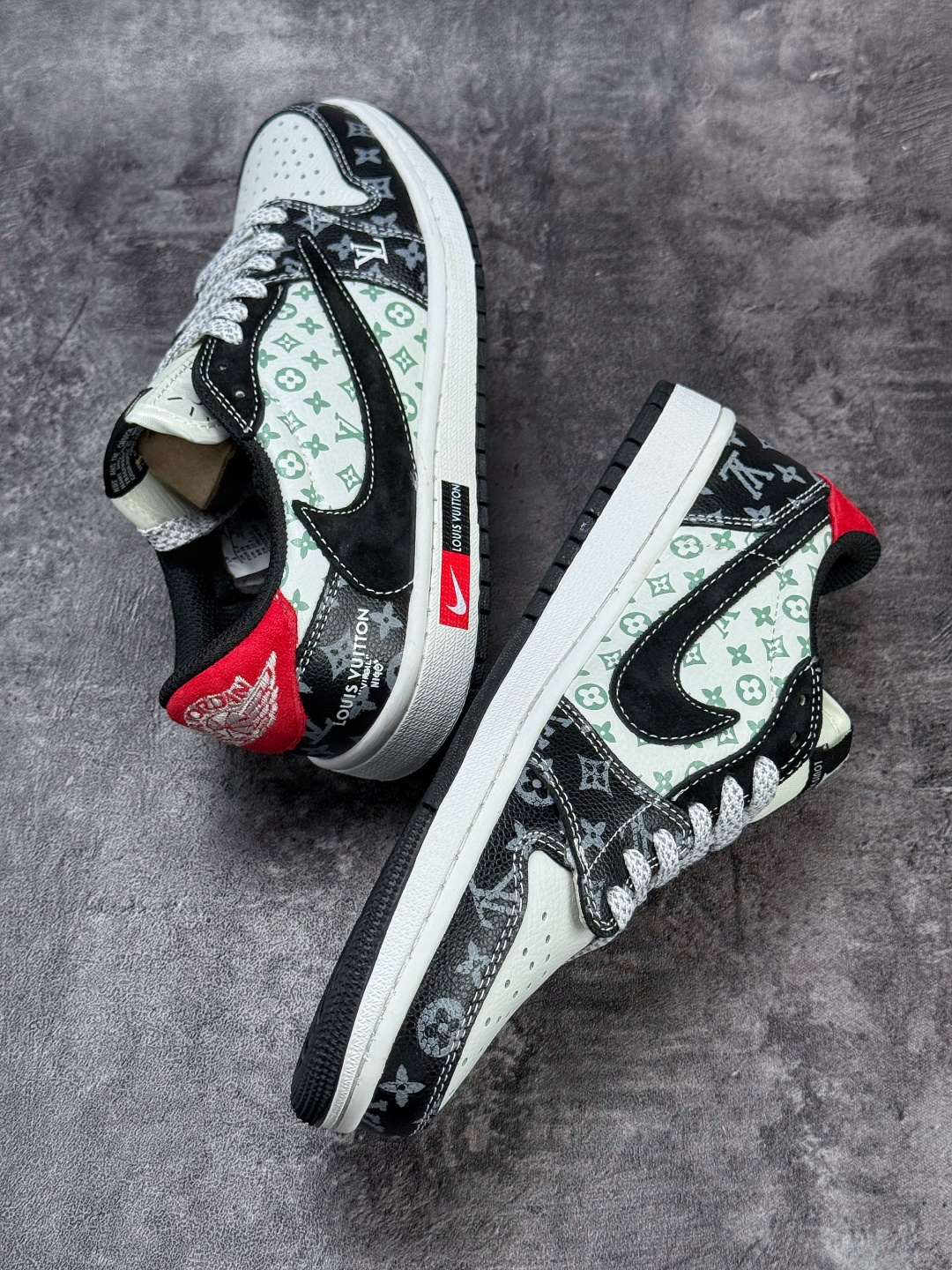 Travis Scott x Nike Air Jordan 1 Low x Louis Vuitton Air Jordan 1 Low 反转黑白满天星倒钩 纯原版本 DZ5899-036