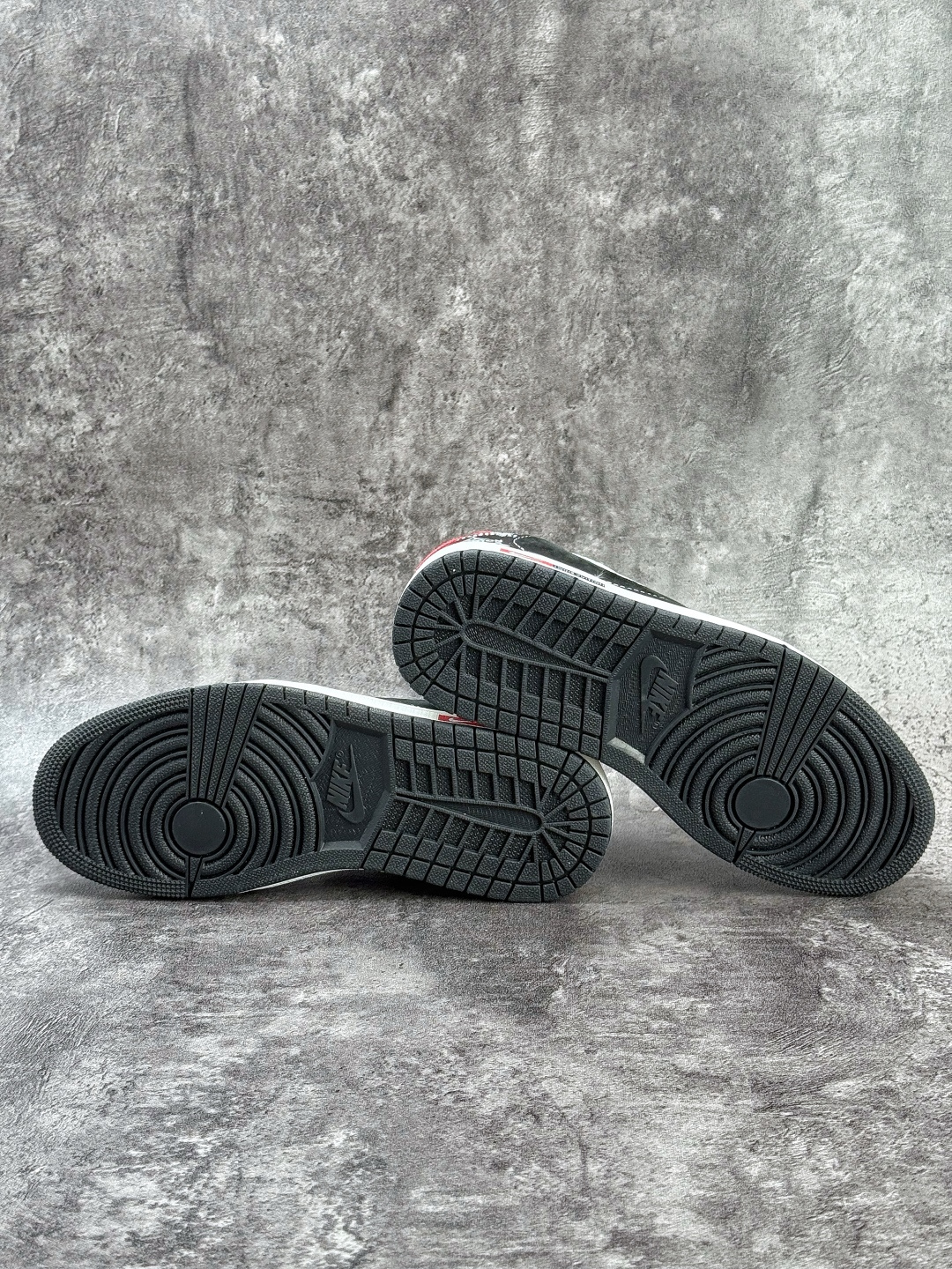 Travis Scott x Nike Air Jordan 1 Low x Louis Vuitton Air Jordan 1 Low 反转黑白满天星倒钩 纯原版本 DZ5899-036