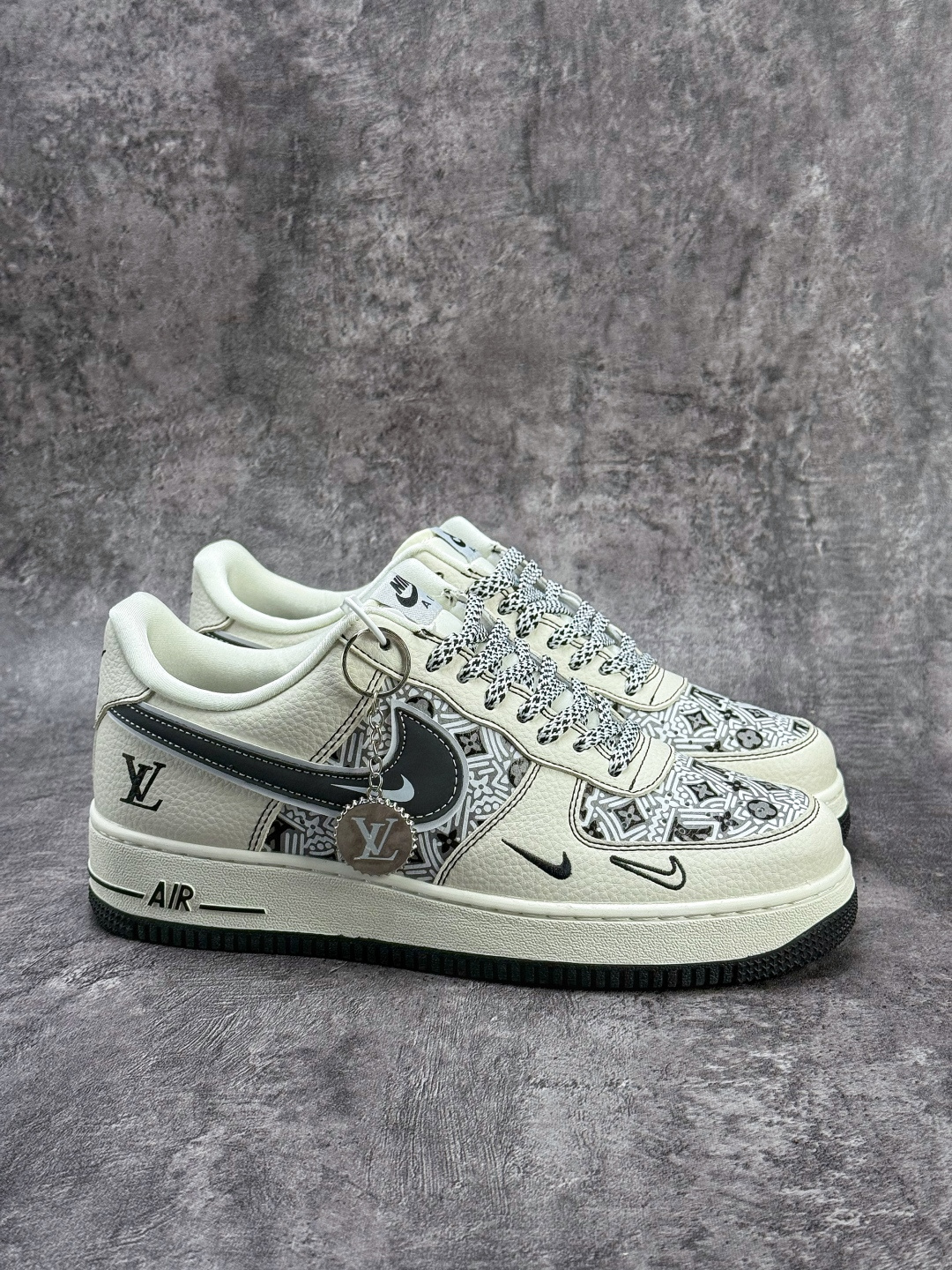Nike Air Force 1 Low 07 x Louis Vuitton 白黑双小勾满天星 SY1388-016
