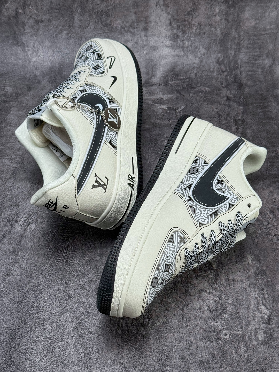 Nike Air Force 1 Low 07 x Louis Vuitton 白黑双小勾满天星 SY1388-016