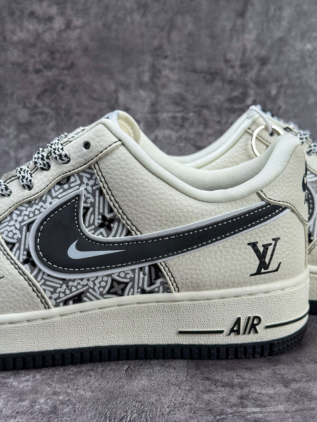 Nike Air Force 1 Low 07 x Louis Vuitton 白黑双小勾满天星 SY1388-016