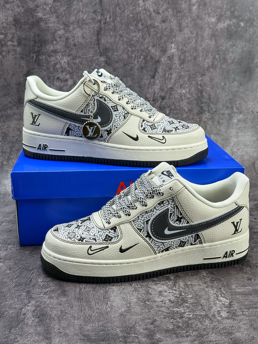 Nike Air Force 1 Low 07 x Louis Vuitton 白黑双小勾满天星 SY1388-016
