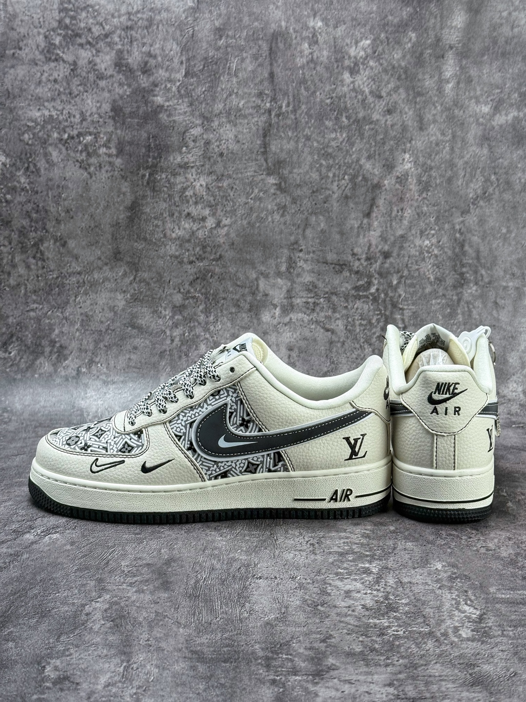 Nike Air Force 1 Low 07 x Louis Vuitton 白黑双小勾满天星 SY1388-016
