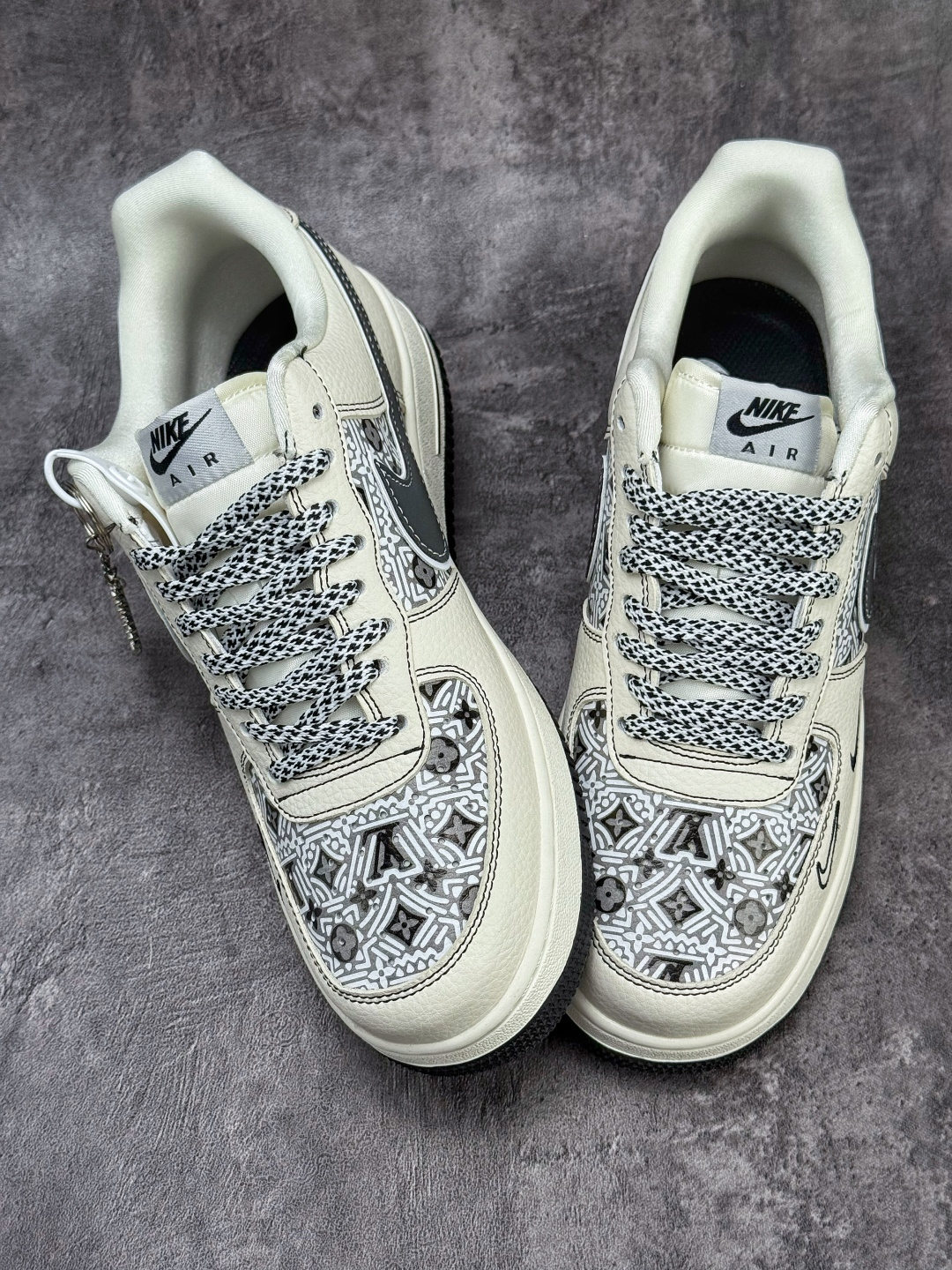 Nike Air Force 1 Low 07 x Louis Vuitton 白黑双小勾满天星 SY1388-016