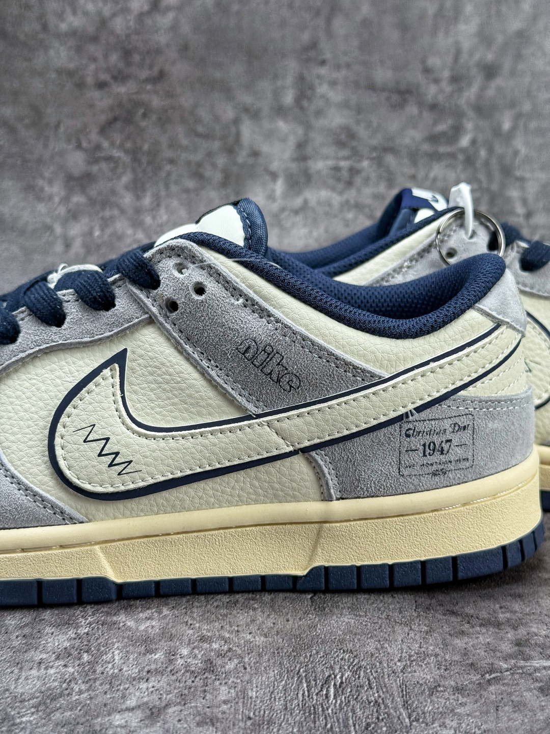 Nike SB Dunk Low x DIOR 灰白小勾 DN3168-014