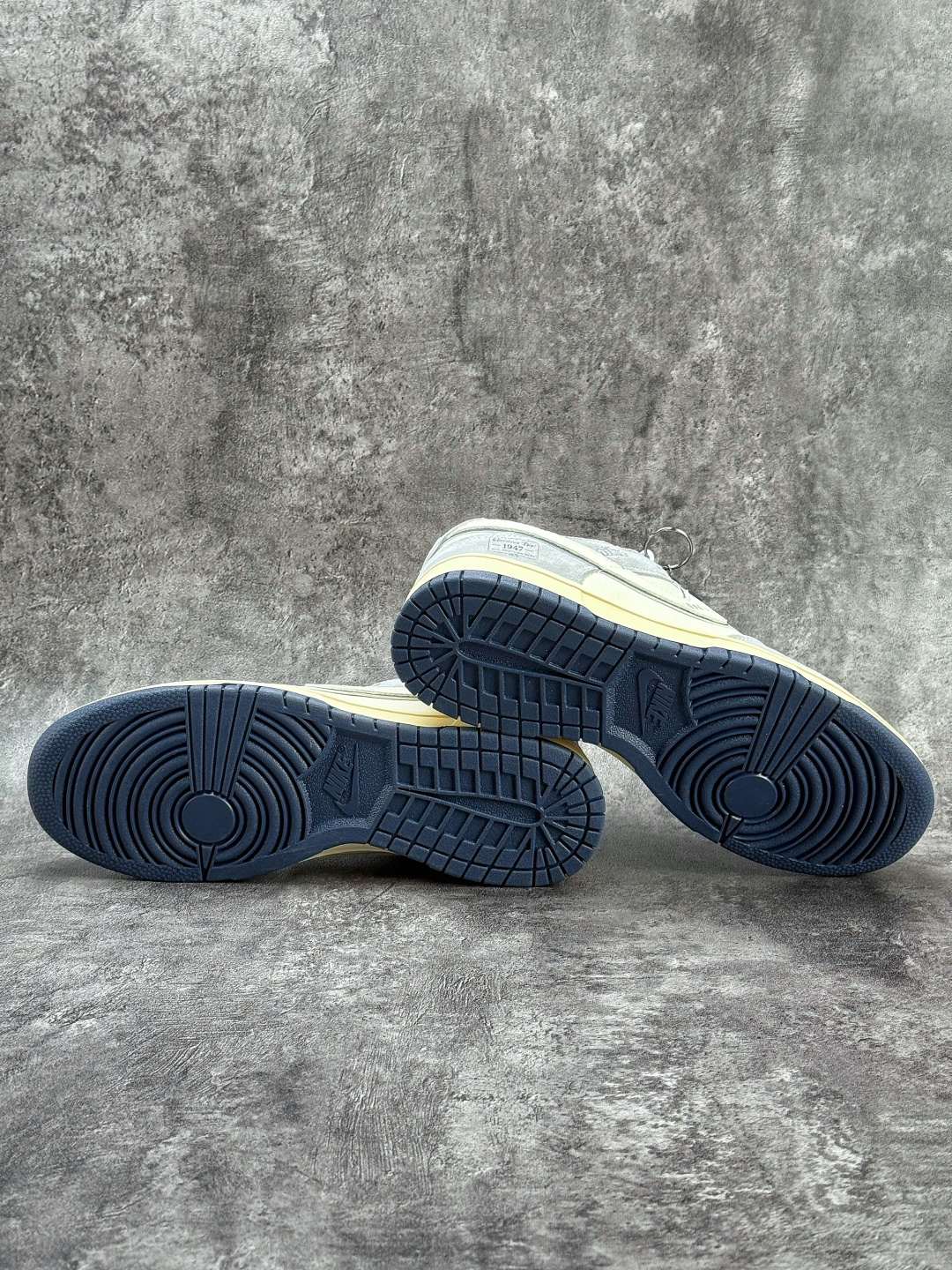 Nike SB Dunk Low x DIOR 灰白小勾 DN3168-014