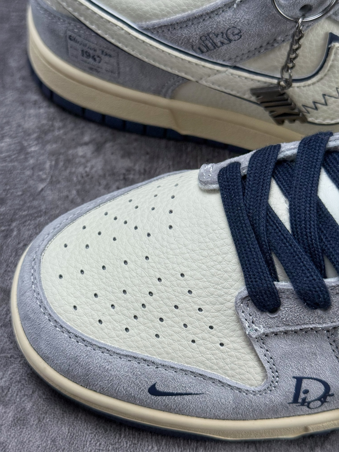 Nike SB Dunk Low x DIOR 灰白小勾 DN3168-014