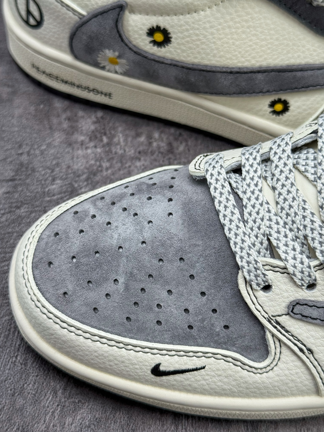 Travis Scott x Nike Air Jordan 1 Low 小雏菊 Air Jordan 1 Low 反转白灰小勾满天星倒钩 纯原版本 QW5088-208