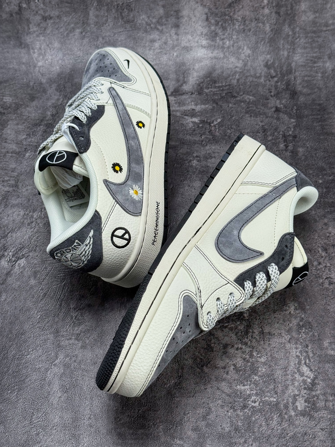 Travis Scott x Nike Air Jordan 1 Low 小雏菊 Air Jordan 1 Low 反转白灰小勾满天星倒钩 纯原版本 QW5088-208