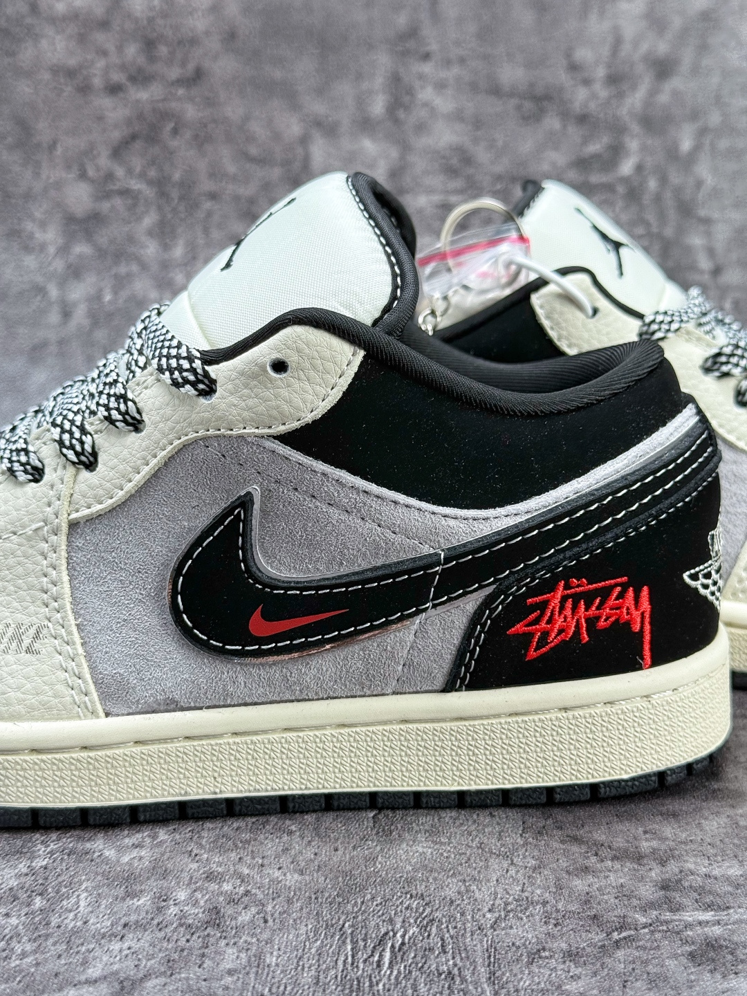 Nike Jordan Air Jordan 1 x Stussy 白灰黑小勾满天星 QG1988-016