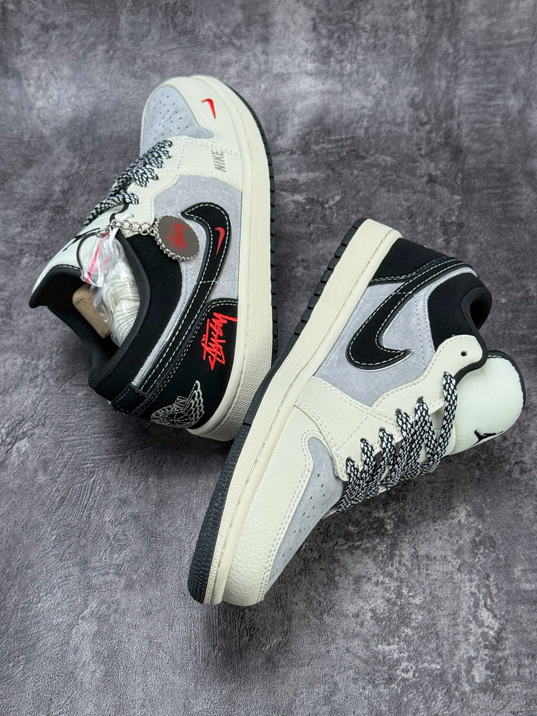 Nike Jordan Air Jordan 1 x Stussy 白灰黑小勾满天星 QG1988-016