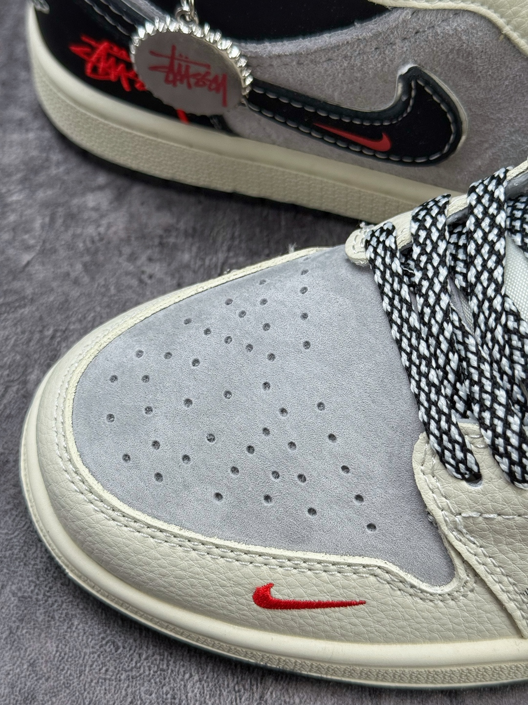Nike Jordan Air Jordan 1 x Stussy 白灰黑小勾满天星 QG1988-016