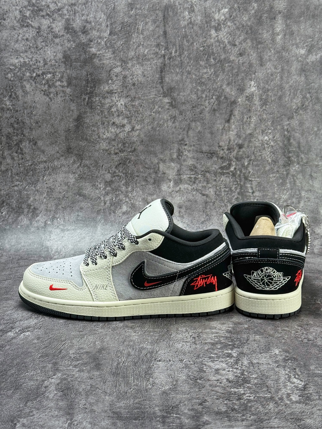 Nike Jordan Air Jordan 1 x Stussy 白灰黑小勾满天星 QG1988-016
