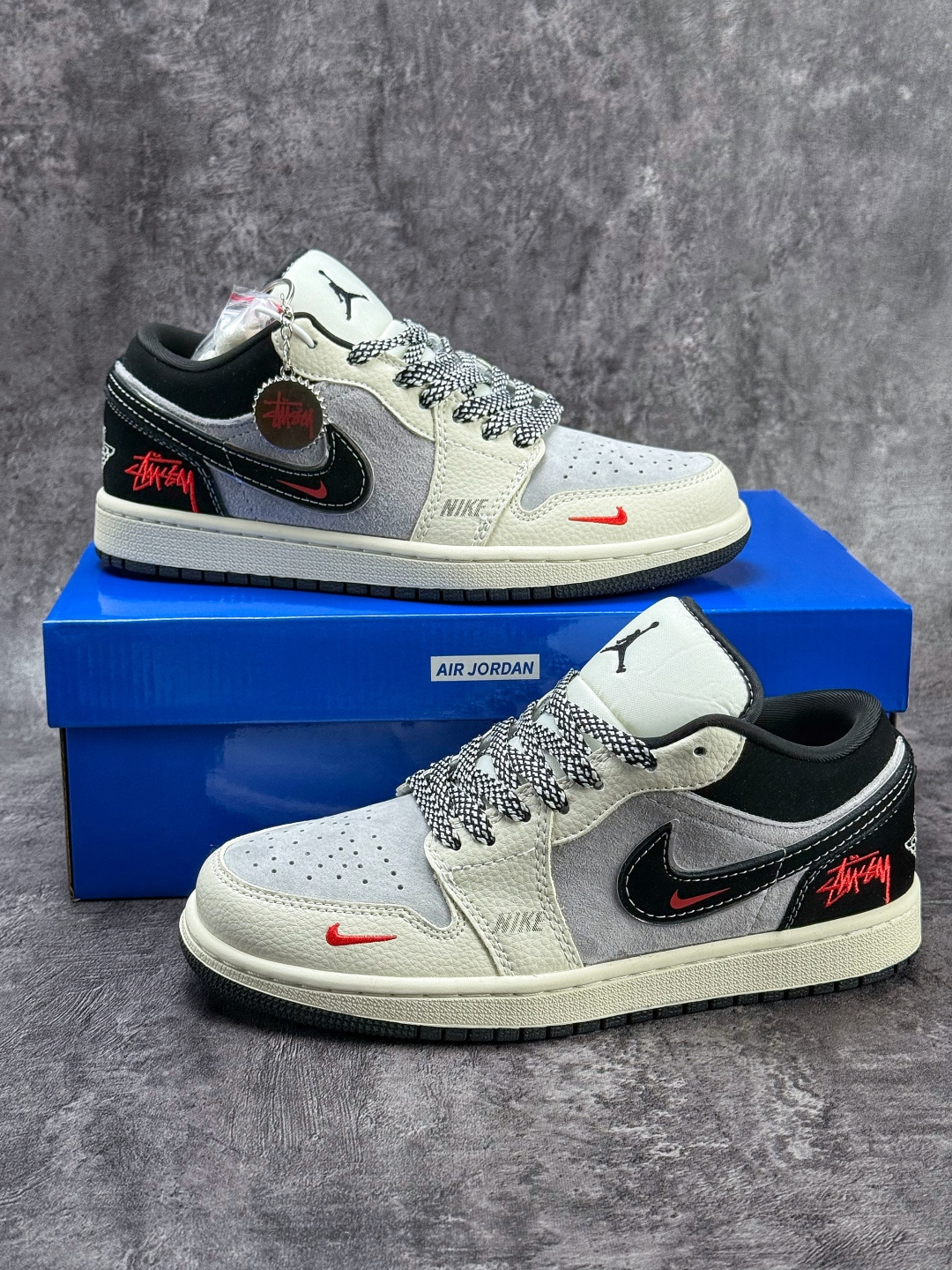 Nike Jordan Air Jordan 1 x Stussy 白灰黑小勾满天星 QG1988-016