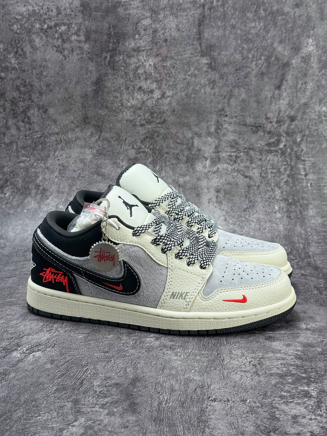 Nike Jordan Air Jordan 1 x Stussy 白灰黑小勾满天星 QG1988-016
