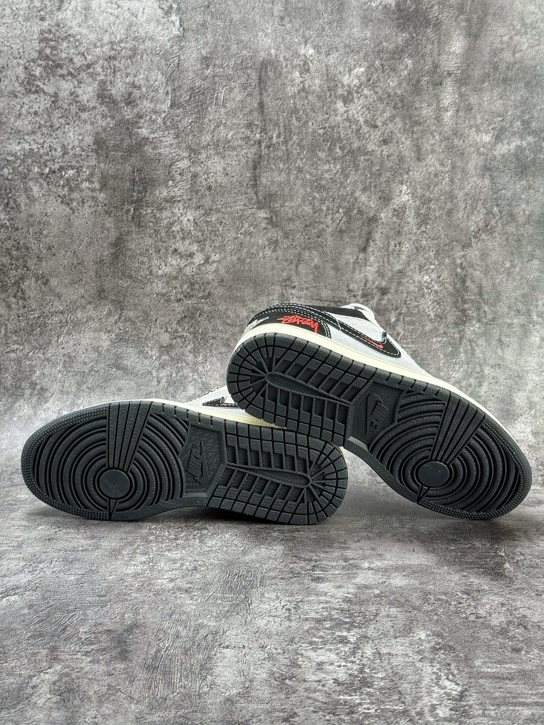 Nike Jordan Air Jordan 1 x Stussy 白灰黑小勾满天星 QG1988-016